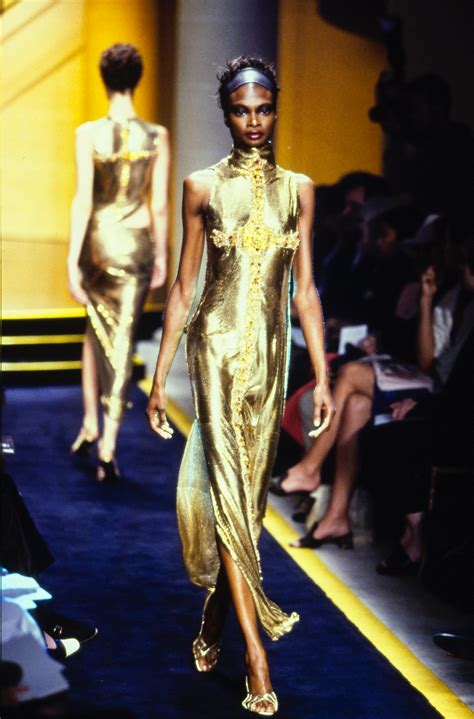 sfilata gianni versace a firenze giardino di boboli 1997|Versace Fall 1997 Ready.